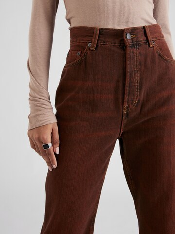 WEEKDAY Wide Leg Jeans 'Grove' in Rot