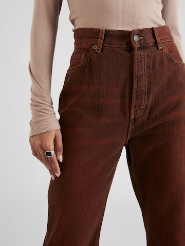 WEEKDAY Wide Leg Jeans 'Grove' in Rot