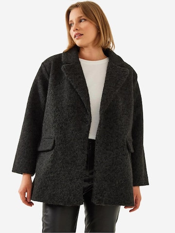 Cappotto di mezza stagione di Bianco Lucci in nero