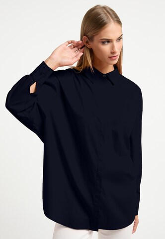 Frieda & Freddies NY Blouse in Blue: front
