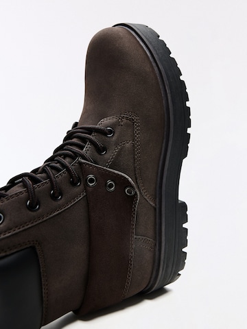 Bershka Nauhabootsit värissä ruskea