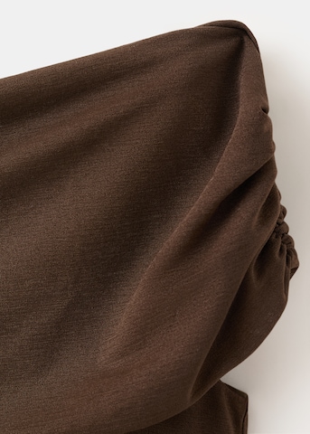 Tricou 'PINI' de la MANGO pe maro