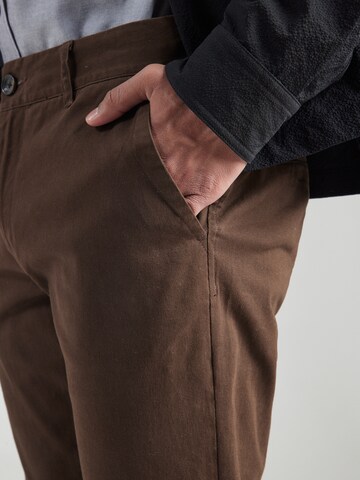 SCOTCH & SODA - Slimfit Pantalón chino 'Seasonal Core - Mott' en marrón
