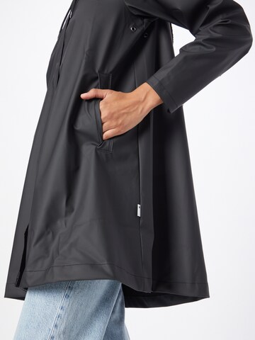 RAINS Přechodný kabát – černá