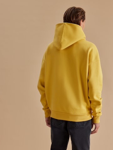 DAN FOX APPAREL Sweatshirt 'Sebastian Heavyweight' in Yellow