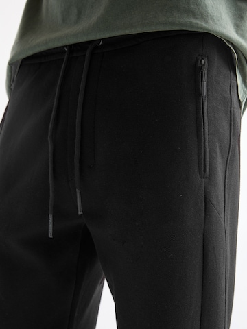 Pull&Bear Tapered Trousers in Black