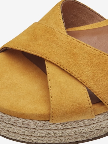 Sandales TAMARIS en jaune