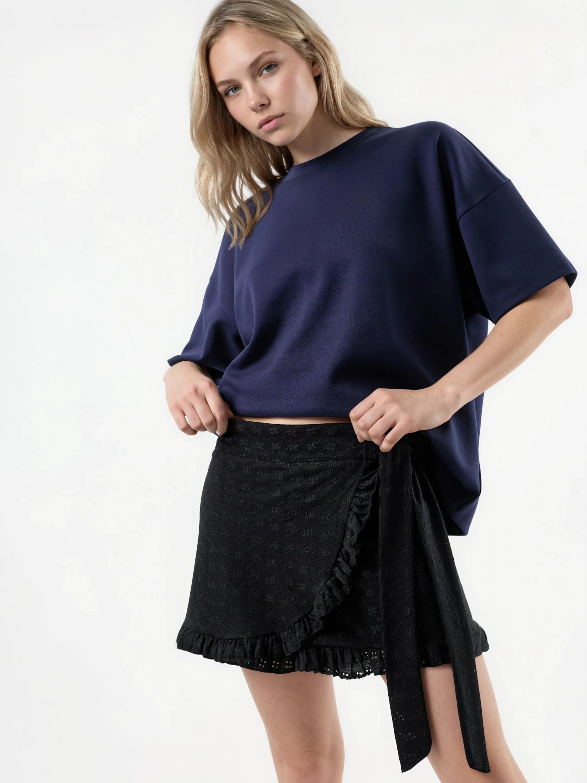 Busem Skirt in Black