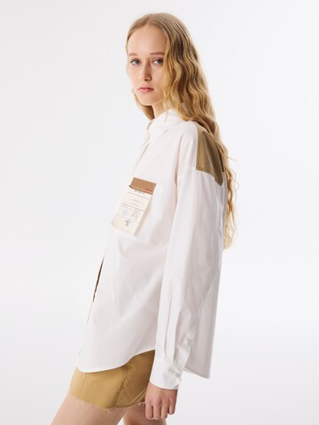 Twist Blouse in Beige