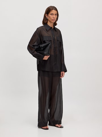 Camicia da donna 'Saara' di EDITED in nero