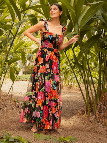 Introvertie VIENNA - Vestido de verano 'Girl Got Pockets Silk Linen Shirred Maxi Dress' en negro