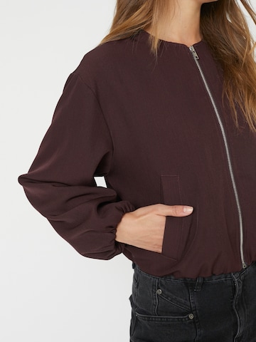 co'couture Välikausitakki 'Luna' värissä punainen