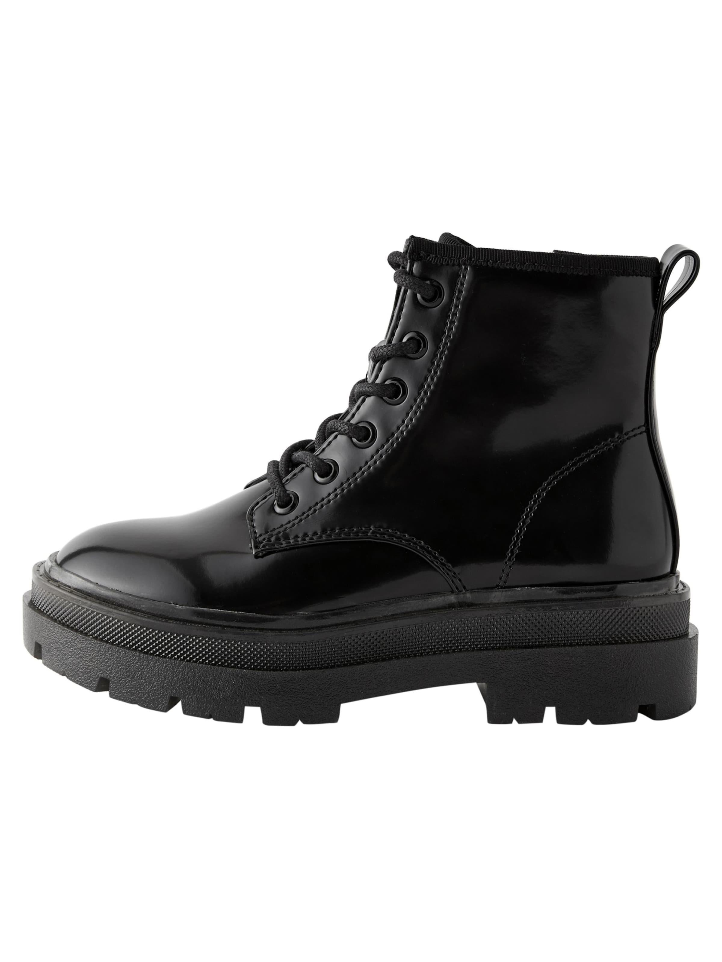 Next Saappaat värissä musta: etupuoli