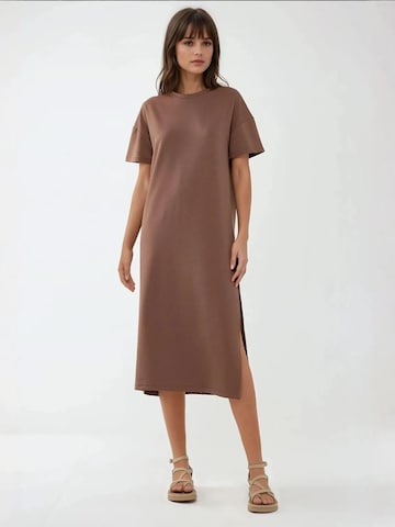 Hiccup - Vestido em castanho: frente