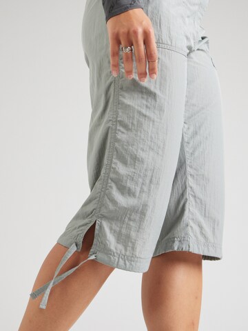 WEEKDAY Regular Pants in Grey