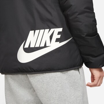 Nike Sportswear Tussenjas in Zwart