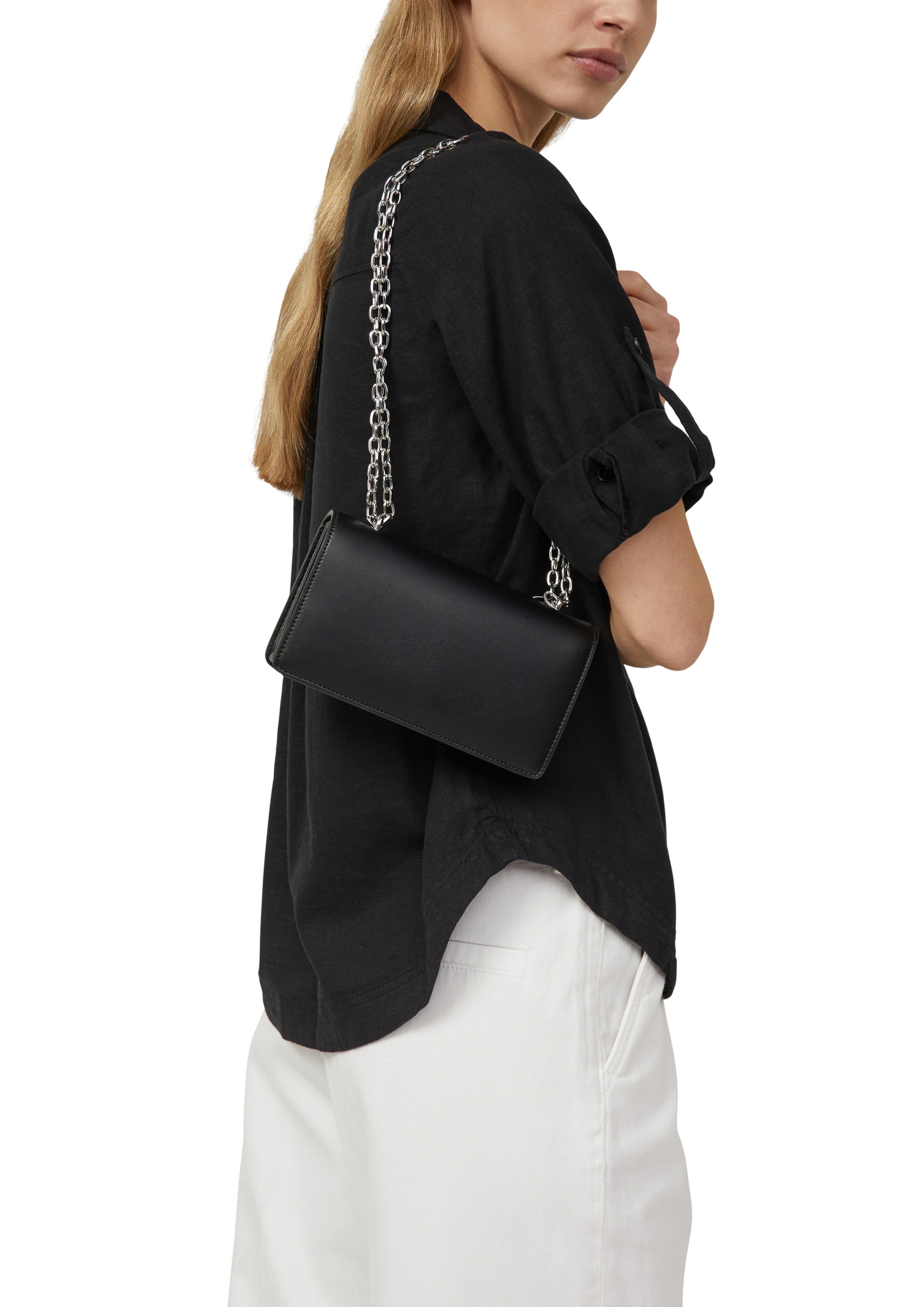 s.Oliver Schultertasche in Schwarz
