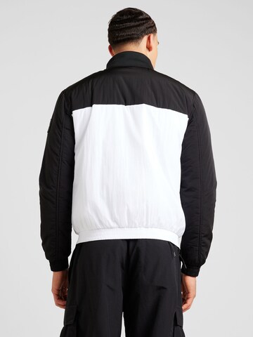 Calvin Klein Jeansregular Prijelazna jakna - crna boja