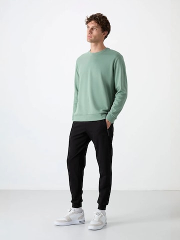 Tommy Life Tapered Workout Pants 'Jogginghose' in Black