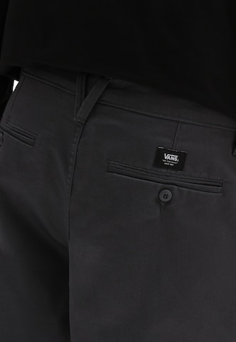 regular Pantaloni chino di VANS in grigio