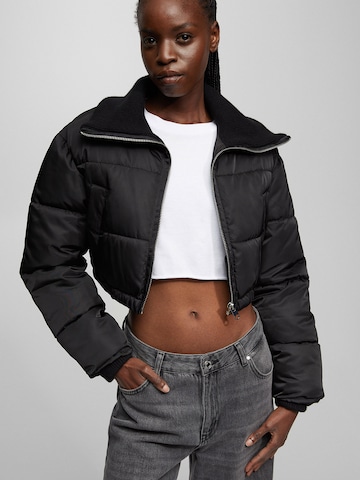 Pull&Bear Jacke in Schwarz: predná strana