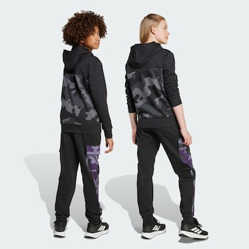 ADIDAS SPORTSWEAR Szabványos Sportnadrágok 'Seasonal Essentials' - fekete