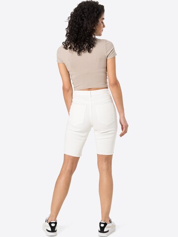 Coupe slim Jean 'LOA FAITH' VERO MODA en blanc