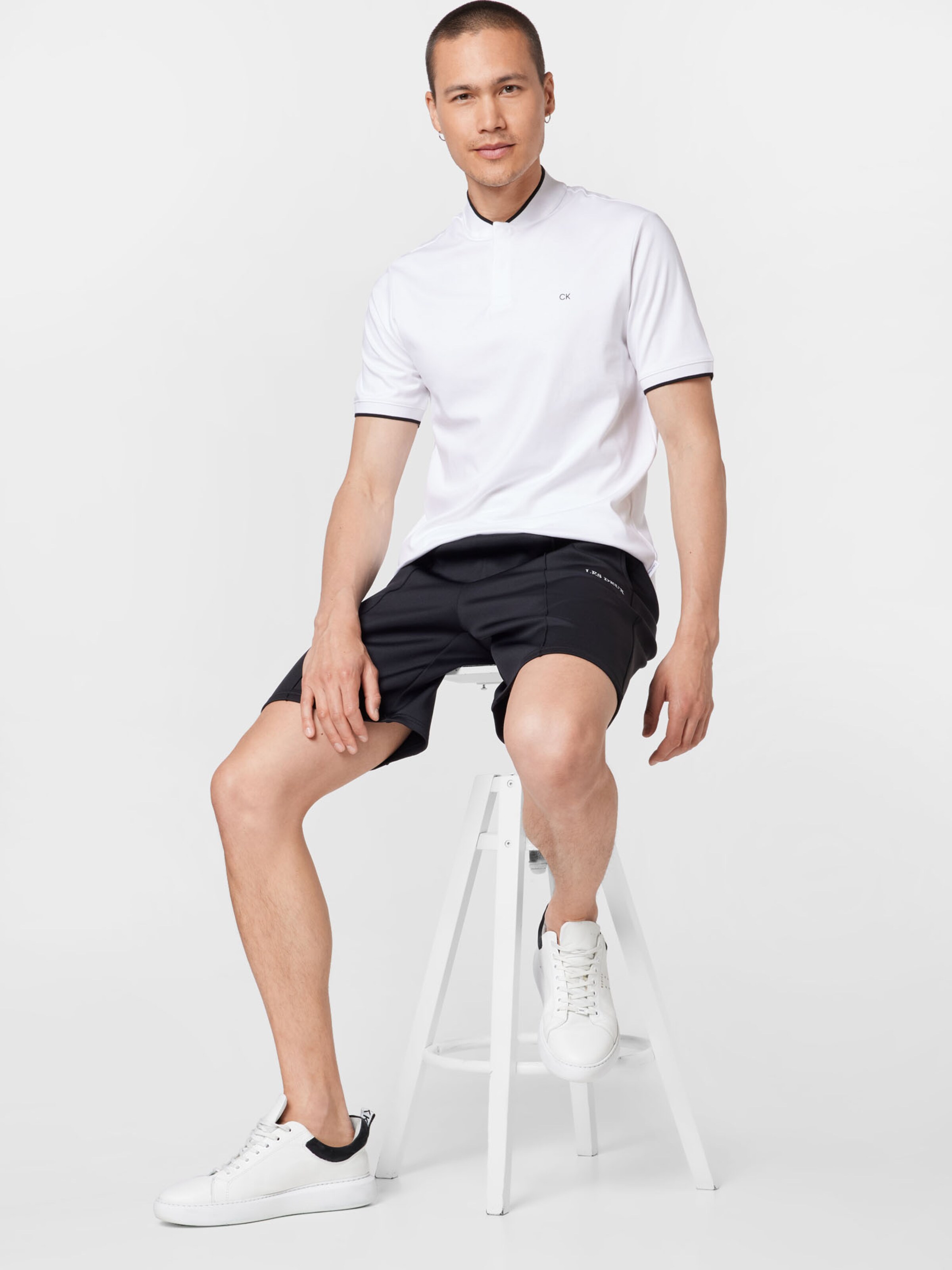 Männer Shirts Calvin Klein Shirt in Weiß - AE60517 Männer Shirts Calvin Klein Shirt in Weiß - AE60517