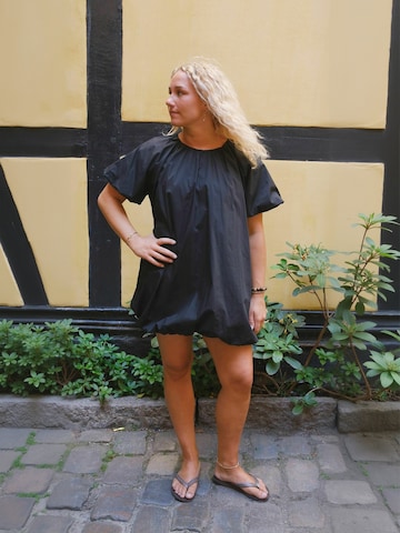 Abito ' Hezel ' di TEESHOPPEN in nero
