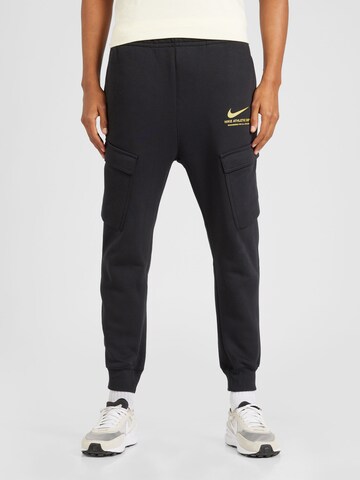 Nike Sportswear - Tapered Calças cargo em preto: frente