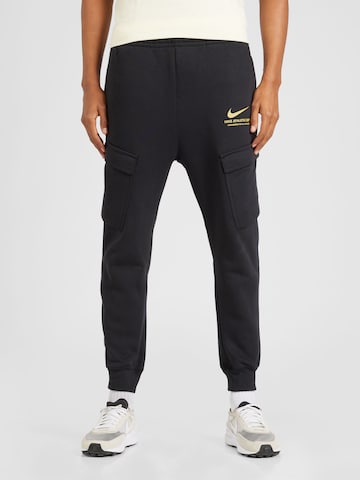 Nike Sportswear Zwężany krój Bojówki w kolorze czarny: przód
