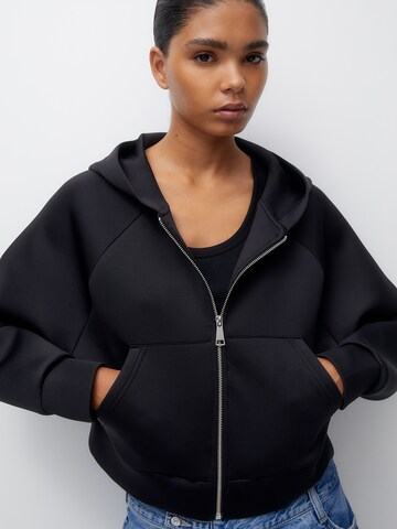 Pull&Bear Sweatjacke in Schwarz