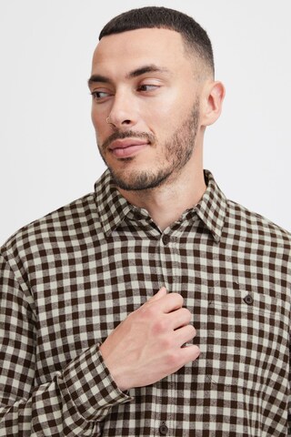BLEND - Ajuste regular Camisa en marrón