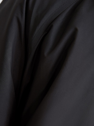 Bershka Overgangsjakke i sort
