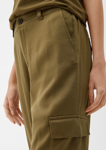 s.Oliver Tapered Cargo trousers in Green
