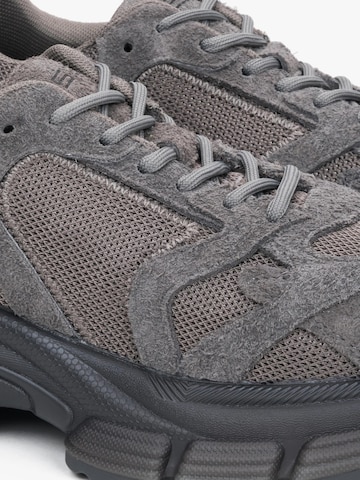 ES8 Platform trainers '927-7' in Grey