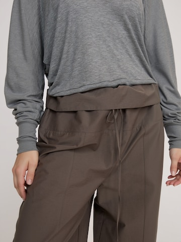 Résumé - regular Pantalón ' OliRS ' en marrón: frente