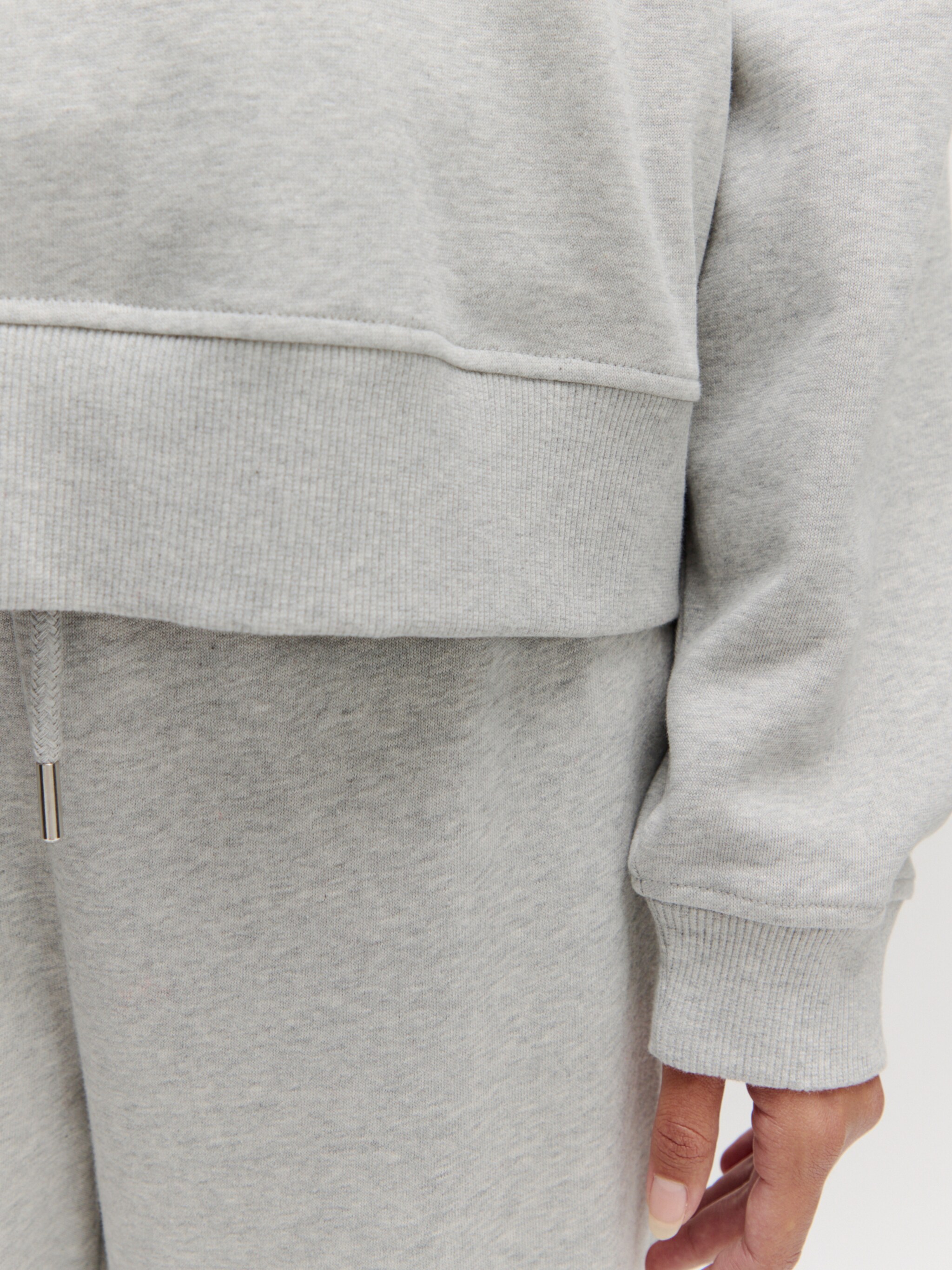 EDITED Producten Sweatshirt 'Emielia' Grijs