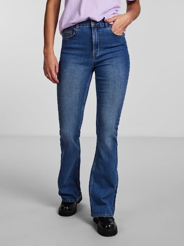 PIECES Flared Jeans 'Peggy' in Blau: predná strana