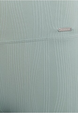 Flared Pantaloni di Aim'n in verde