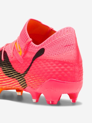 Chaussure de foot 'FUTURE 7 ULTIMATE' PUMA en rose