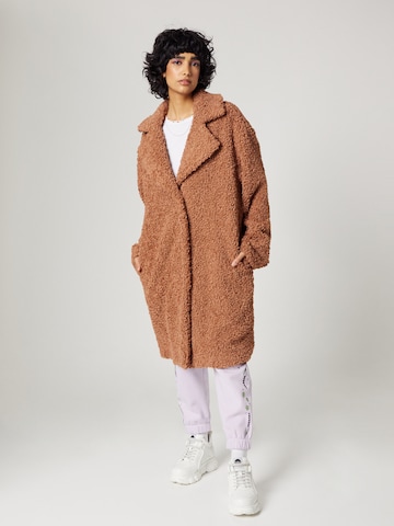 florence by mills exclusive for ABOUT YOU Between-seasons coat 'Sunny' in Brown: front