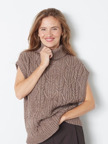 Pull-over 'Row' co'couture en marron : devant