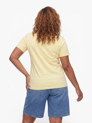 T-shirt 'KITA' ONLY Carmakoma en jaune