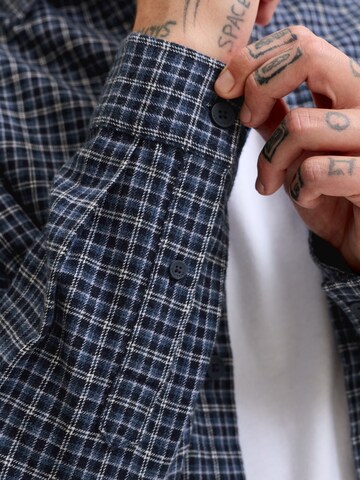 JACK & JONES Comfort Fit Skjorta 'JJCARTER' i blå