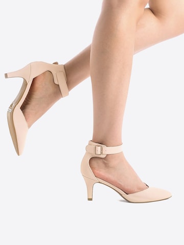 Dream Pairs Pumps in Beige
