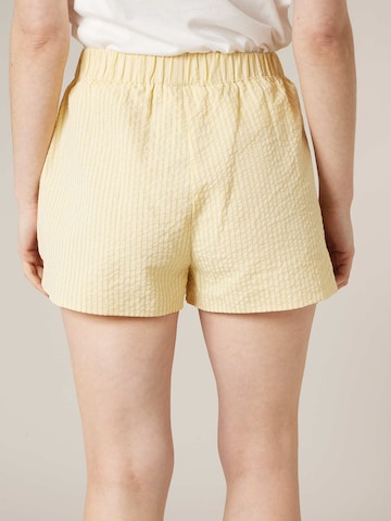Deeluxe Regular Pants 'Lucie' in Yellow