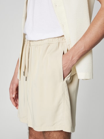 ABOUT YOU x Jaime Lorente Regular Broek 'Julius' in Beige