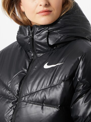 Nike Sportswear Mantel in Schwarz