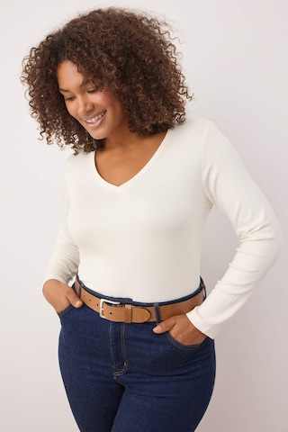 T-shirt Trendyol Curve en beige : devant